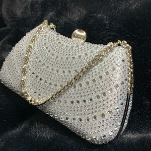 Elegant Silver Evening Clutch with Silver Chain